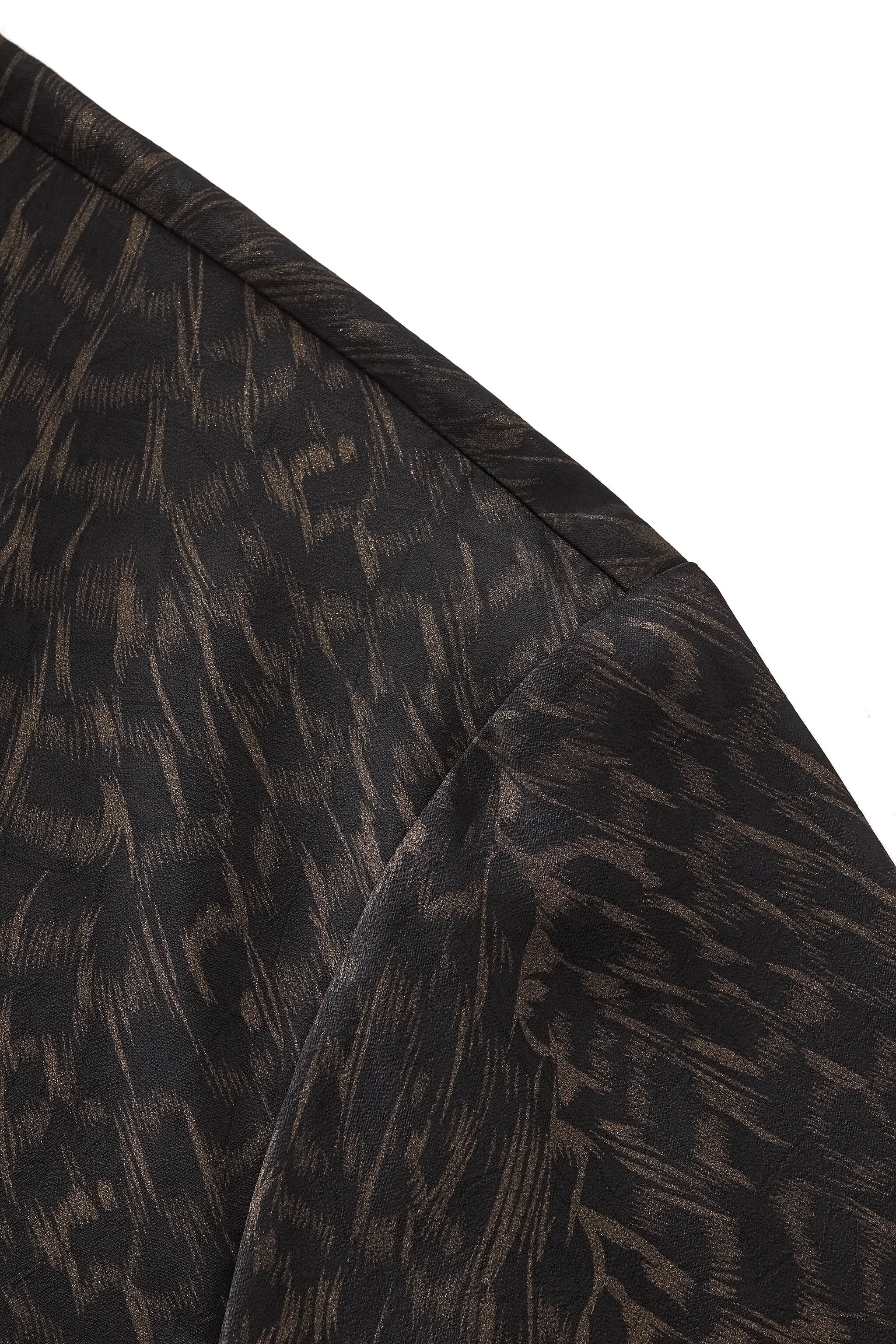 Noir Cheetah Stitchless LS Shirt BLACK