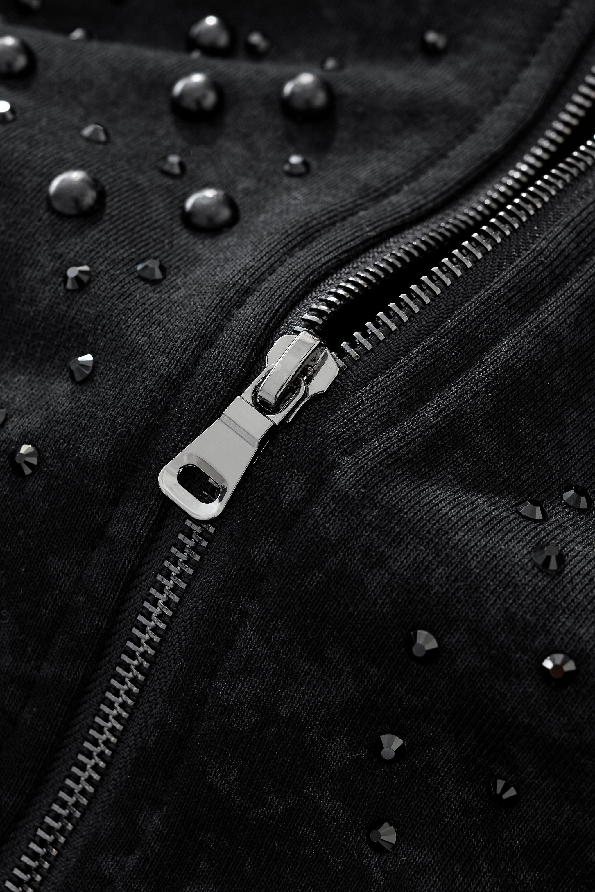 Midnight Roar sweatsuit BLACK - CENTURY PENTHOUSE