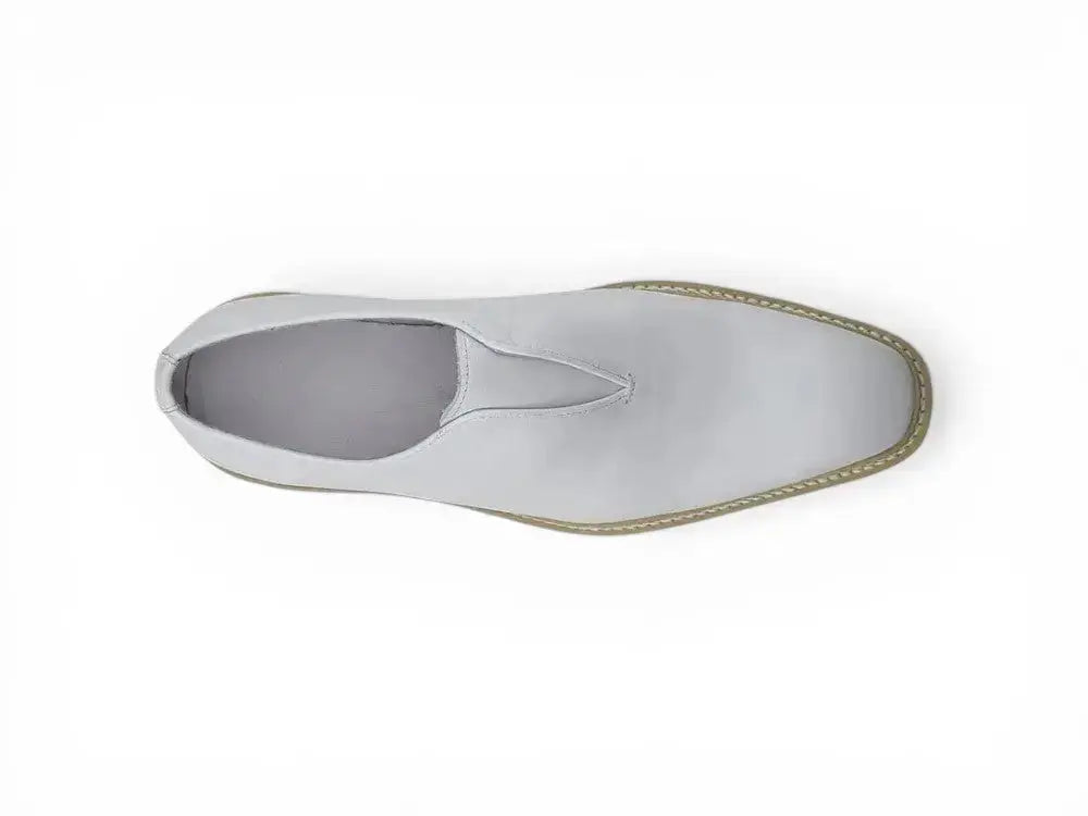 Laceless Loafer with Contrast color lightweight sole