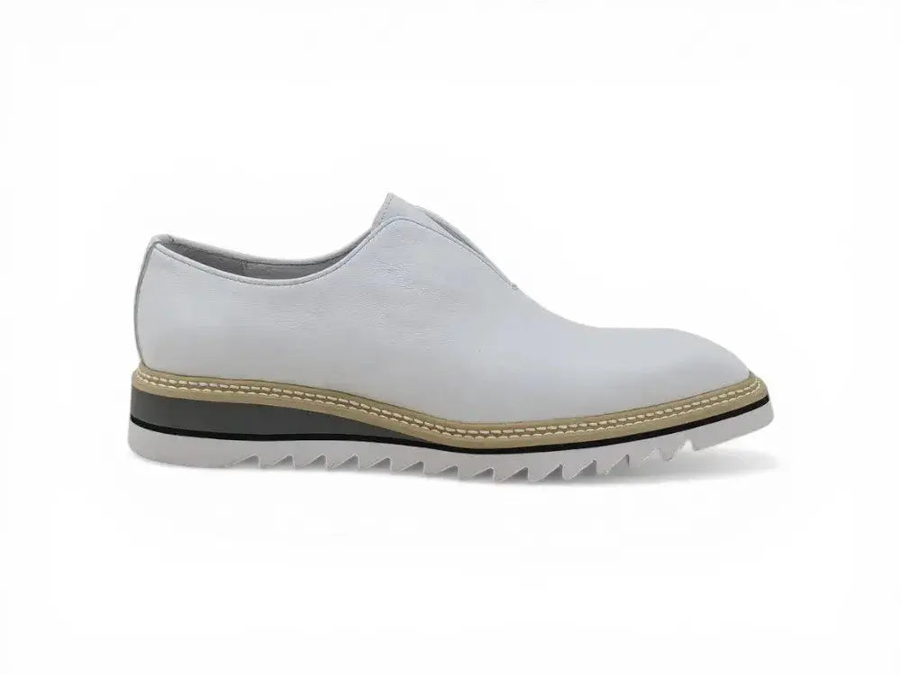 Laceless Loafer with Contrast color lightweight sole