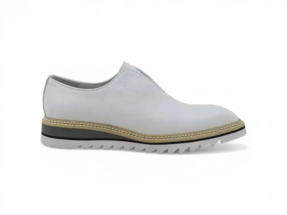 Laceless Loafer with Contrast color lightweight sole