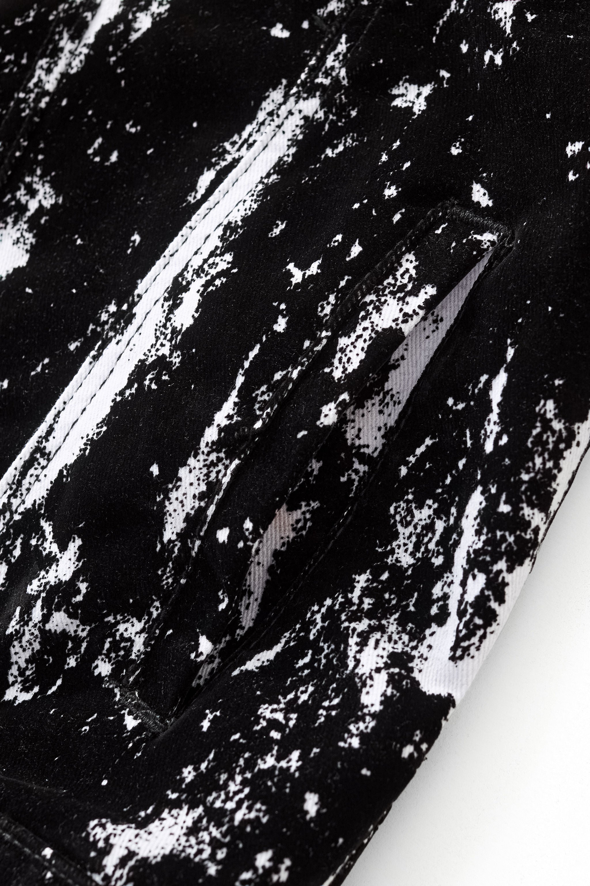 Flocked Eclipse Denim Jkt – Century Penthouse BLACK