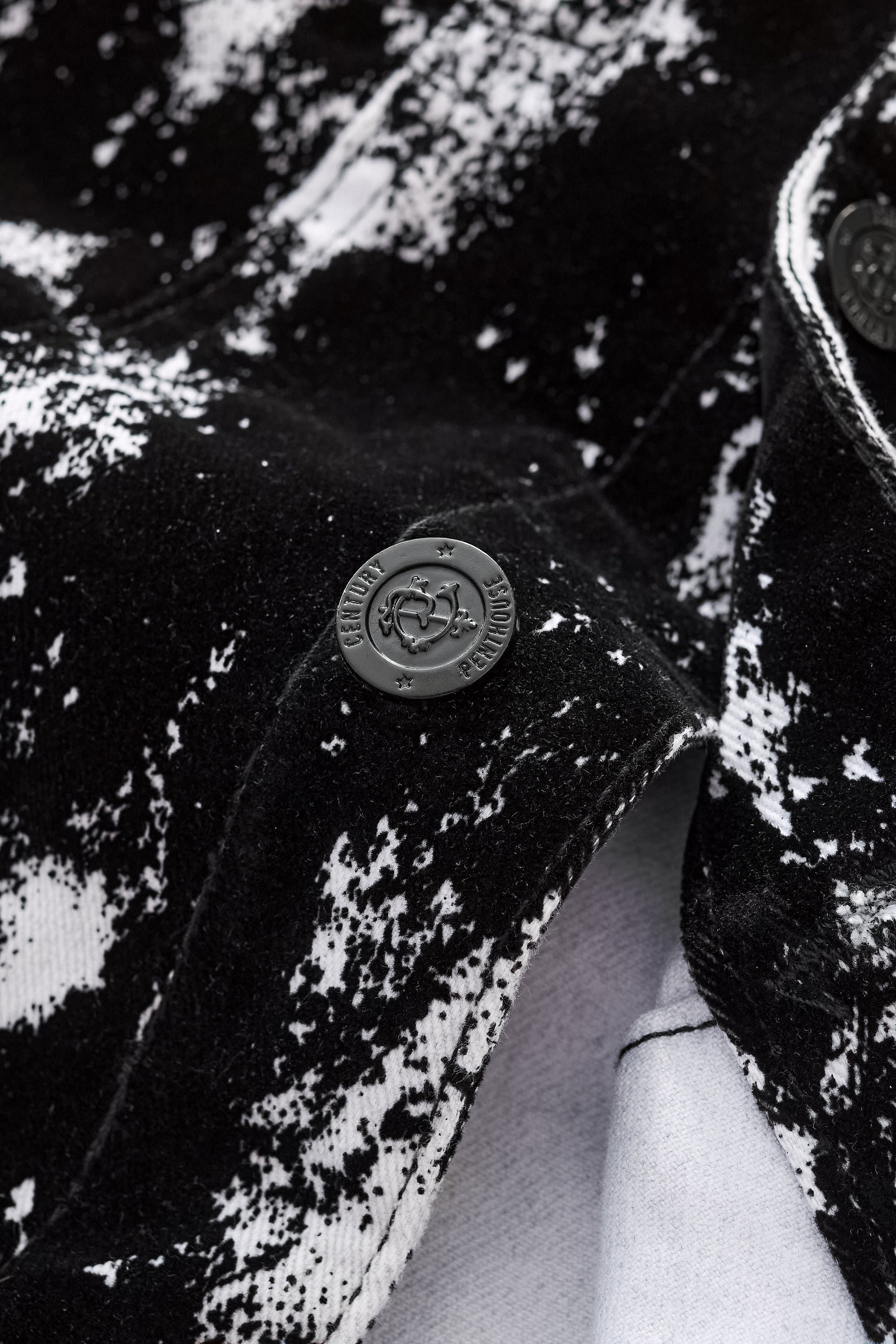 Flocked Eclipse Denim Jkt – Century Penthouse BLACK