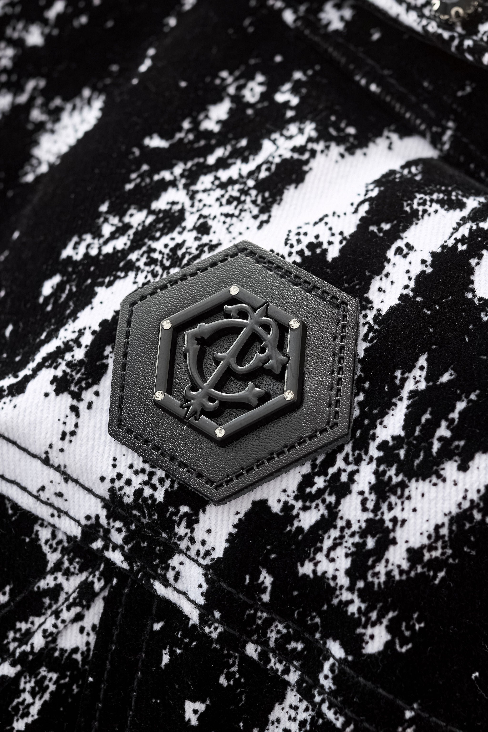 Flocked Eclipse Denim Jkt – Century Penthouse BLACK