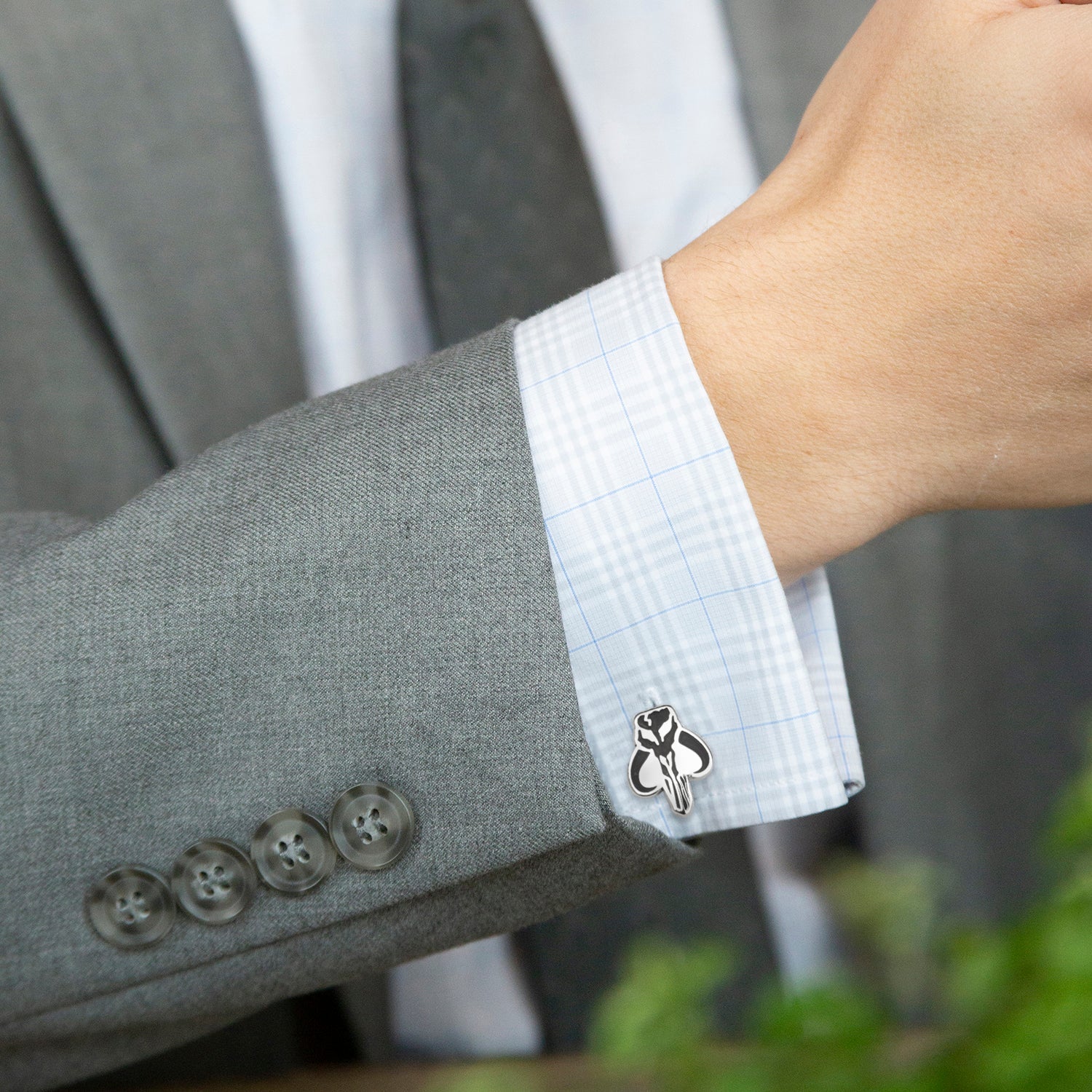 Star Wars Mandalorian Mythosaur Cufflinks and Tie Bar Gift Set