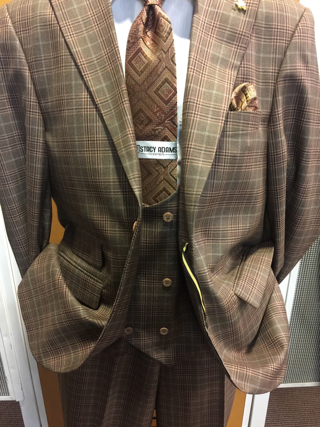 FALCONE I 9152-SCOOP VESTED I 2 BUTTON SINGLE BREAST VESTED I BROWN-704