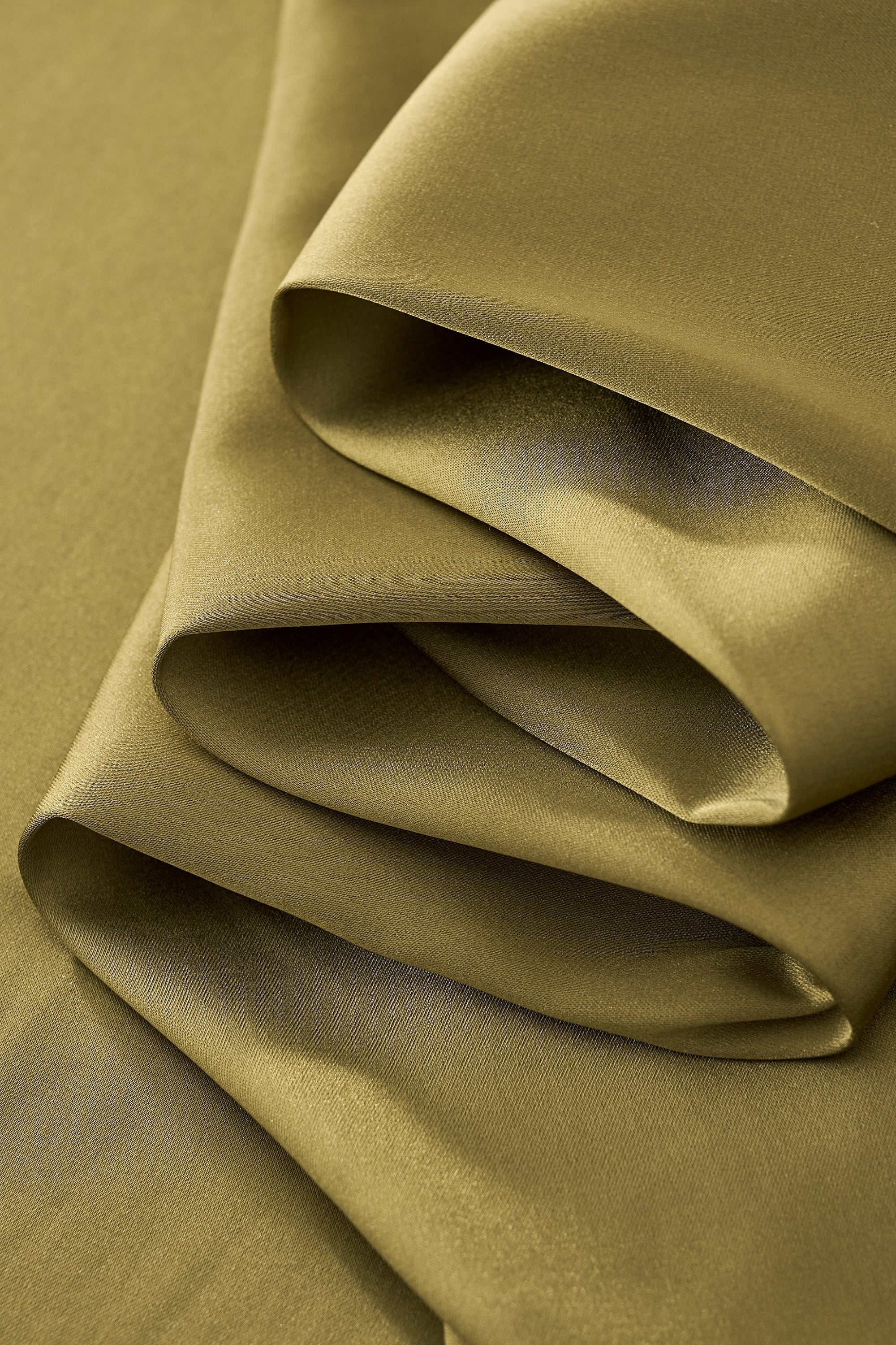 SIGNITURE SATIN STITCHLESS LS Shirt OLIVE