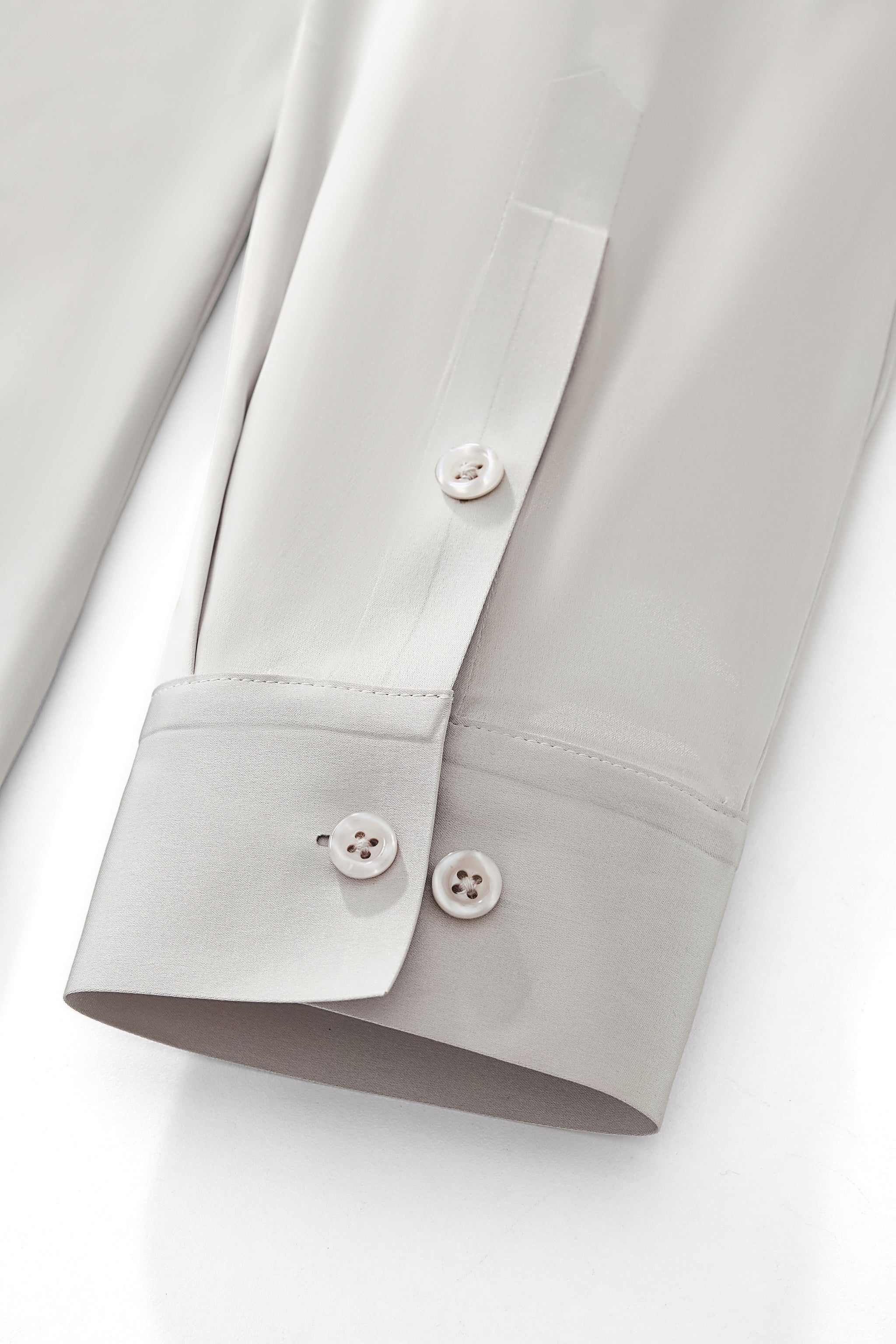 SIGNITURE SATIN STITCHLESS LS Shirt SILVER