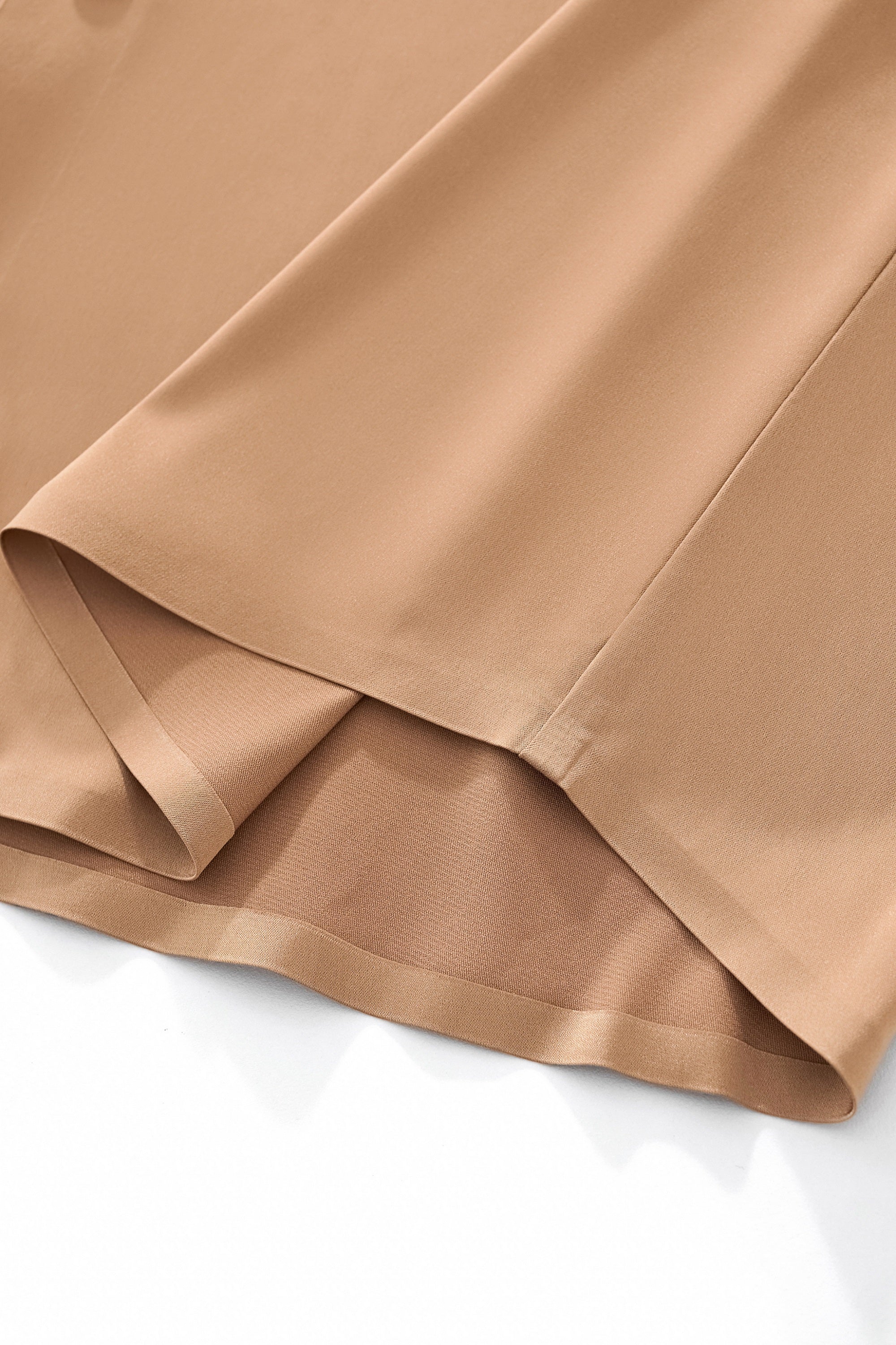 SIGNITURE SATIN STITCHLESS LS Shirt TAUPE