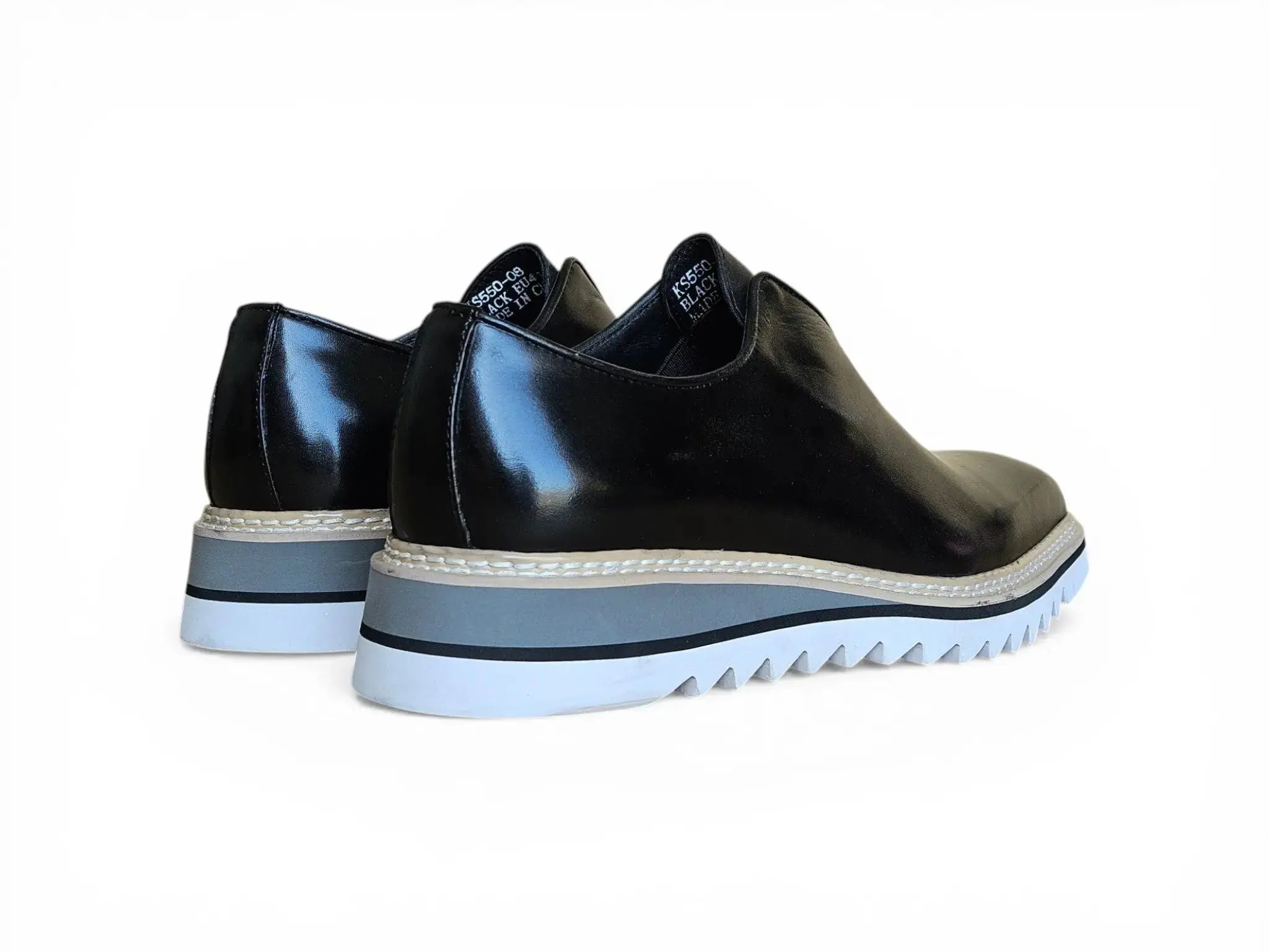 Laceless Loafer with Contrast color lightweight sole