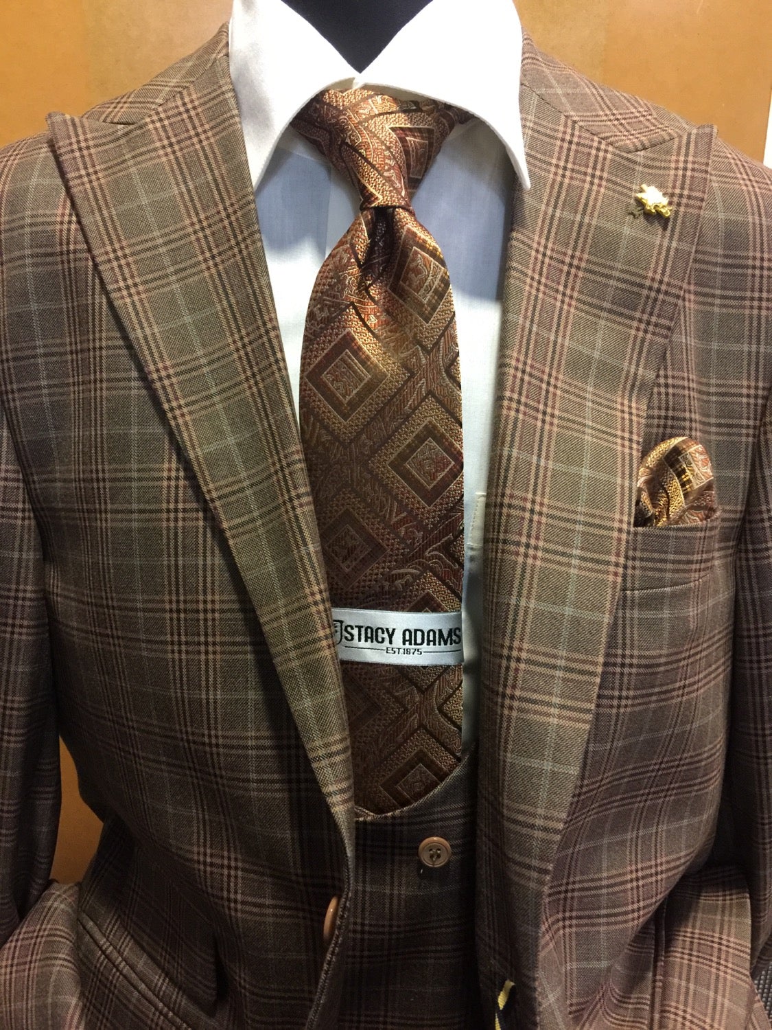FALCONE I 9152-SCOOP VESTED I  2 BUTTON SINGLE BREAST VESTED I BROWN-704